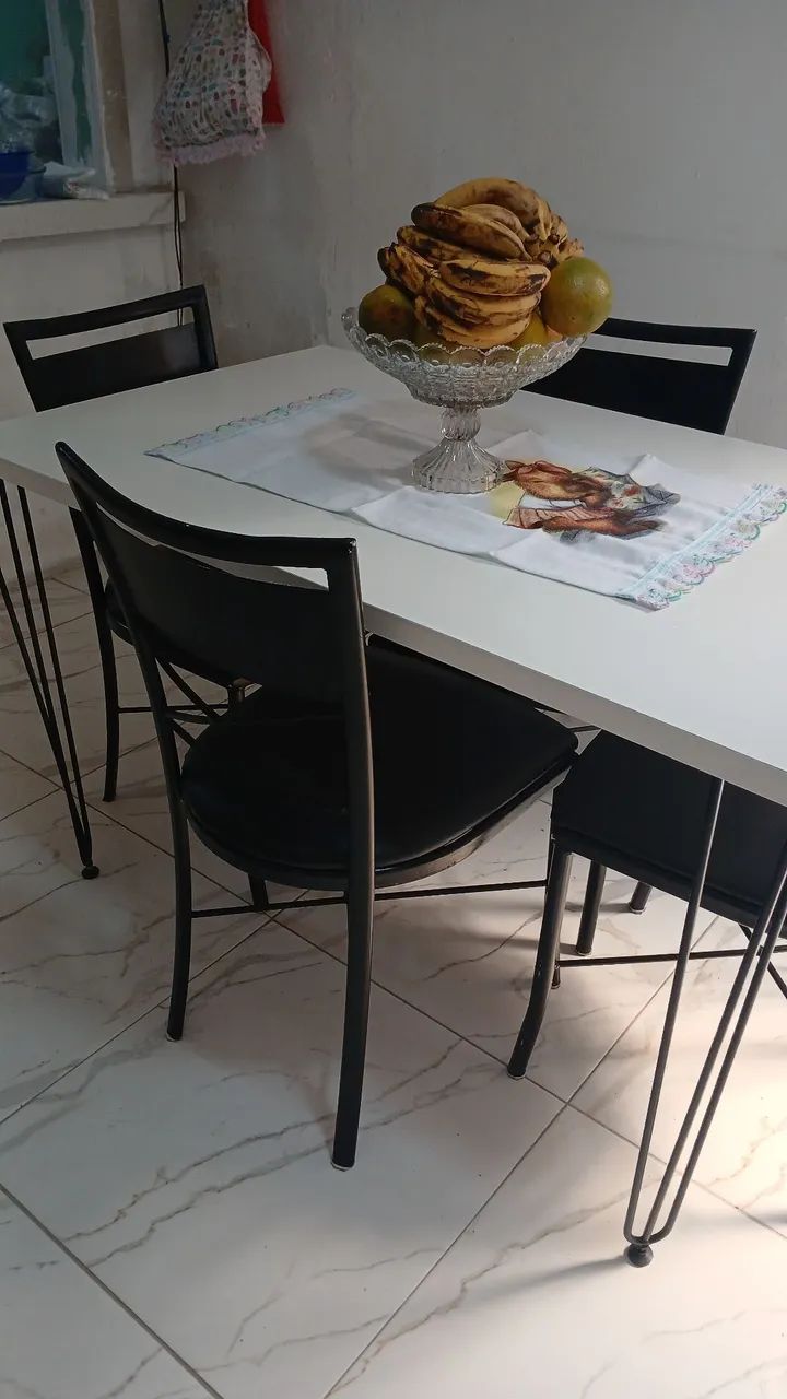 Vendo mesa 4 cadeiras - Foto 2