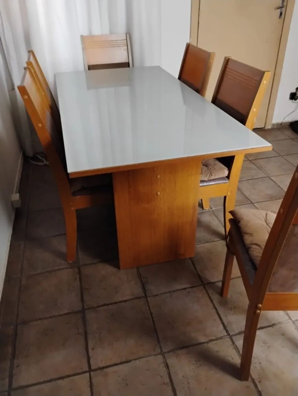 Mesa de jantar com 6 cadeiras 