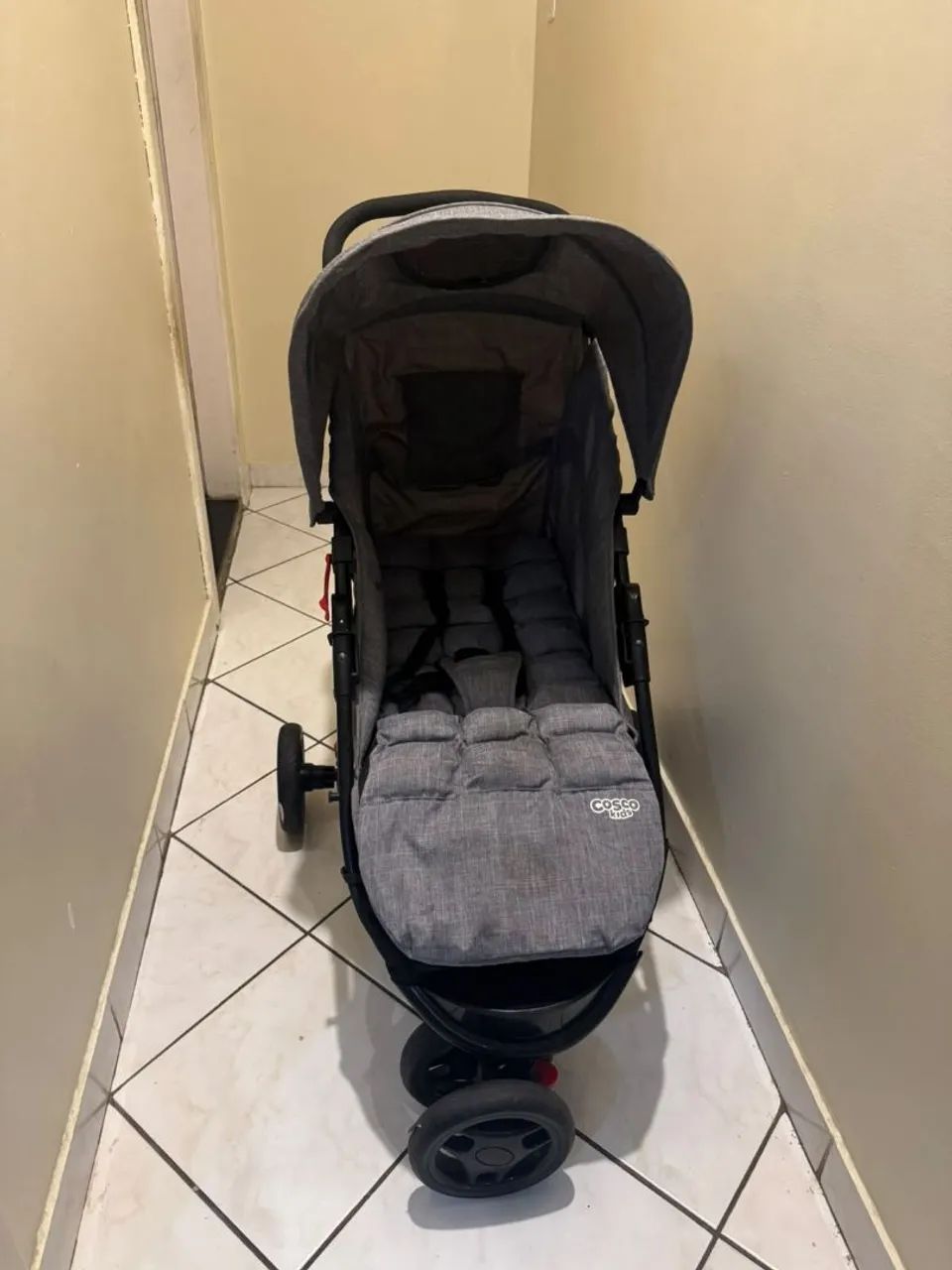 Vendo carrinho para bebê em perfeito estado  - Foto 2