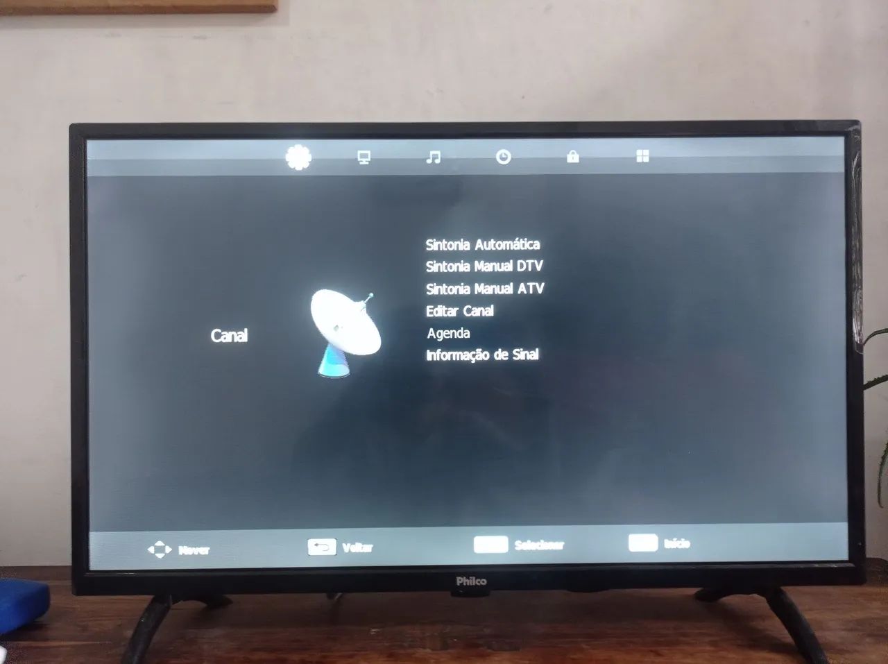 Vendo TV Philco 39 polegadas 300 podendo ser negociado, não é smart mas tem bluetooth