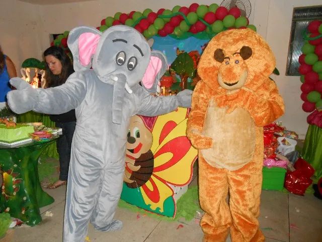 fantasia do leao e Elefante