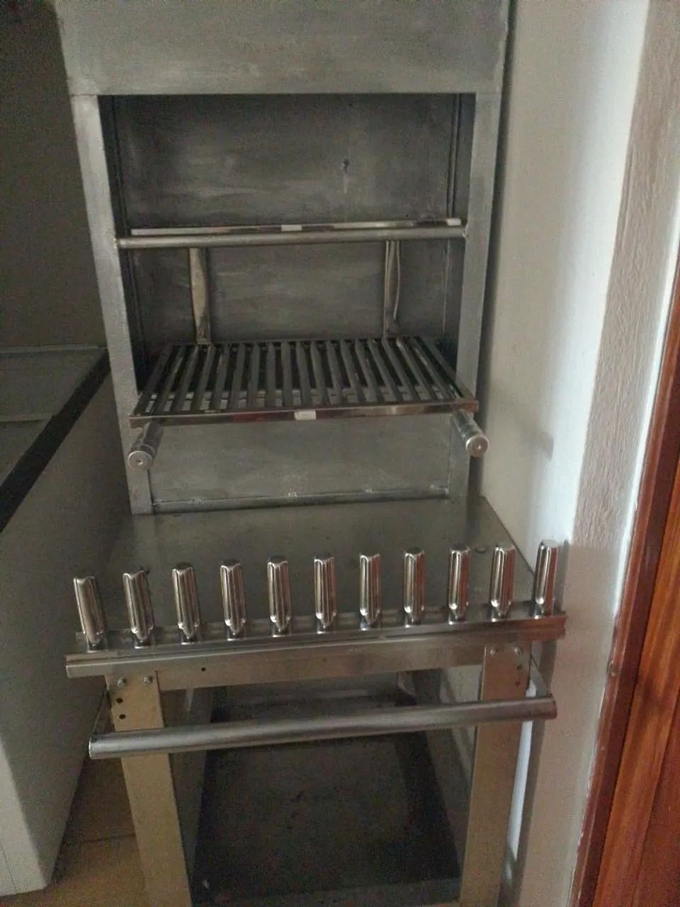 Churrasqueira com grelhas para galeto com  espeto elétrico  - Foto 5