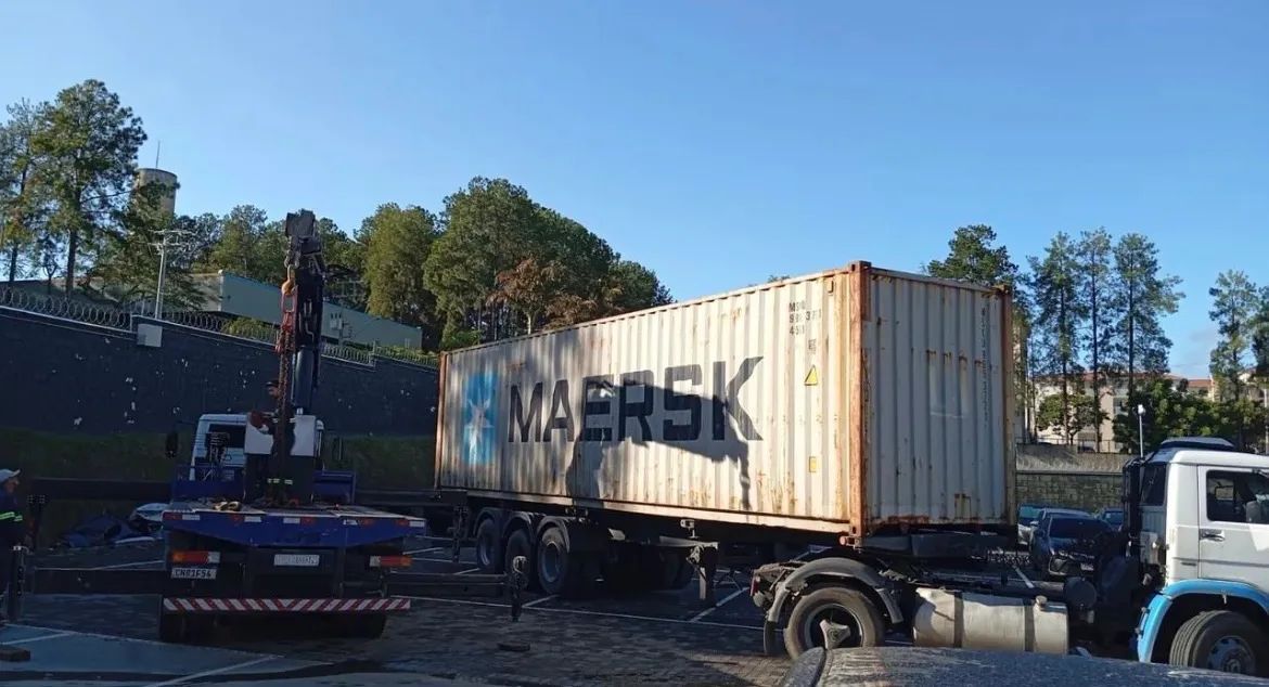 Container usado 40 pés com Munck incluso