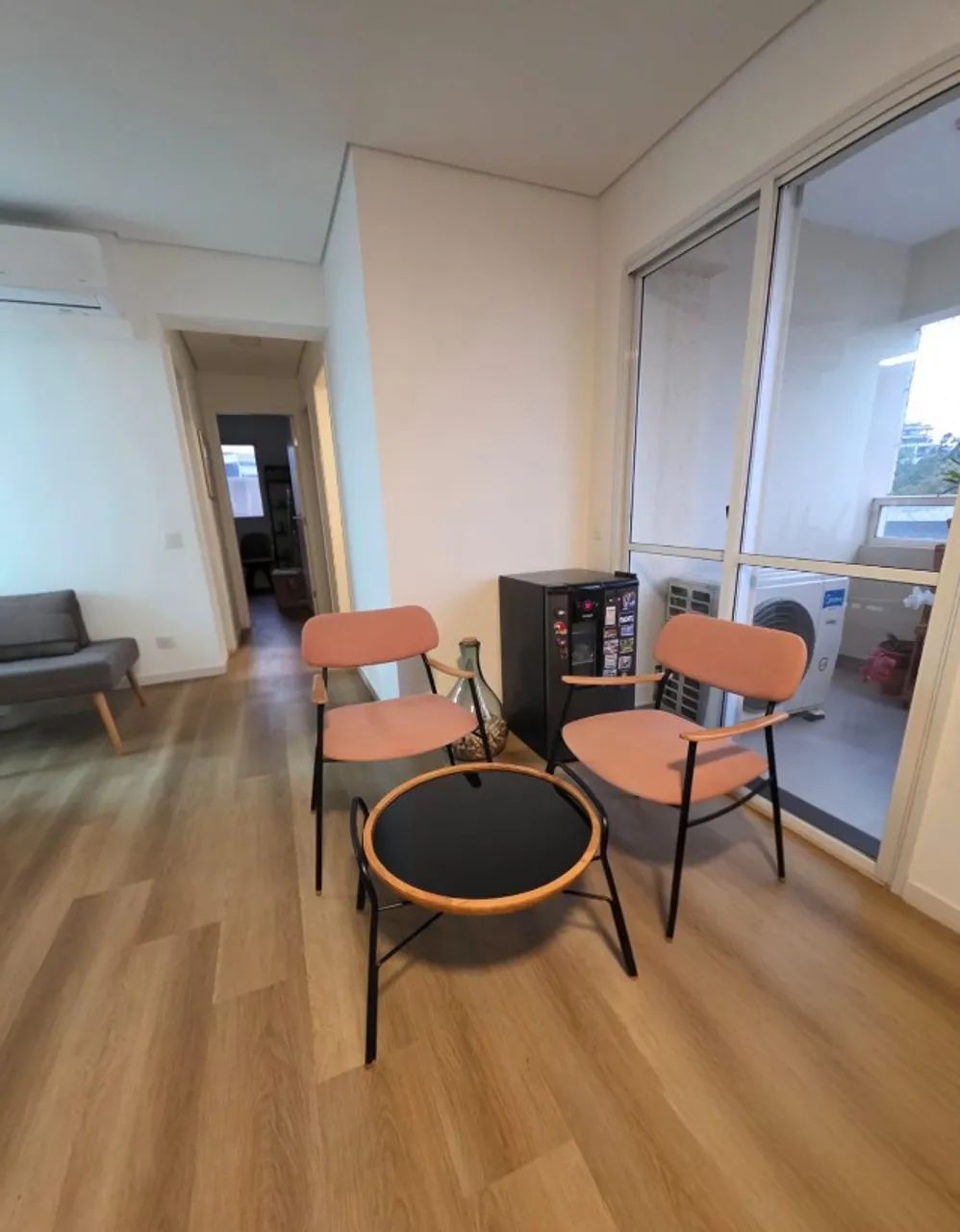 PROMOÇÃO IMPERDÍVEL -Conjunto de poltronas Delgada com mesa de centro redonda - Foto 2
