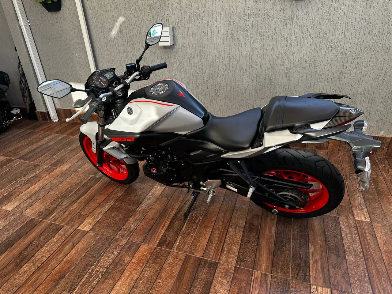 MT 03 MUITO NOVA E POUCO RODADA