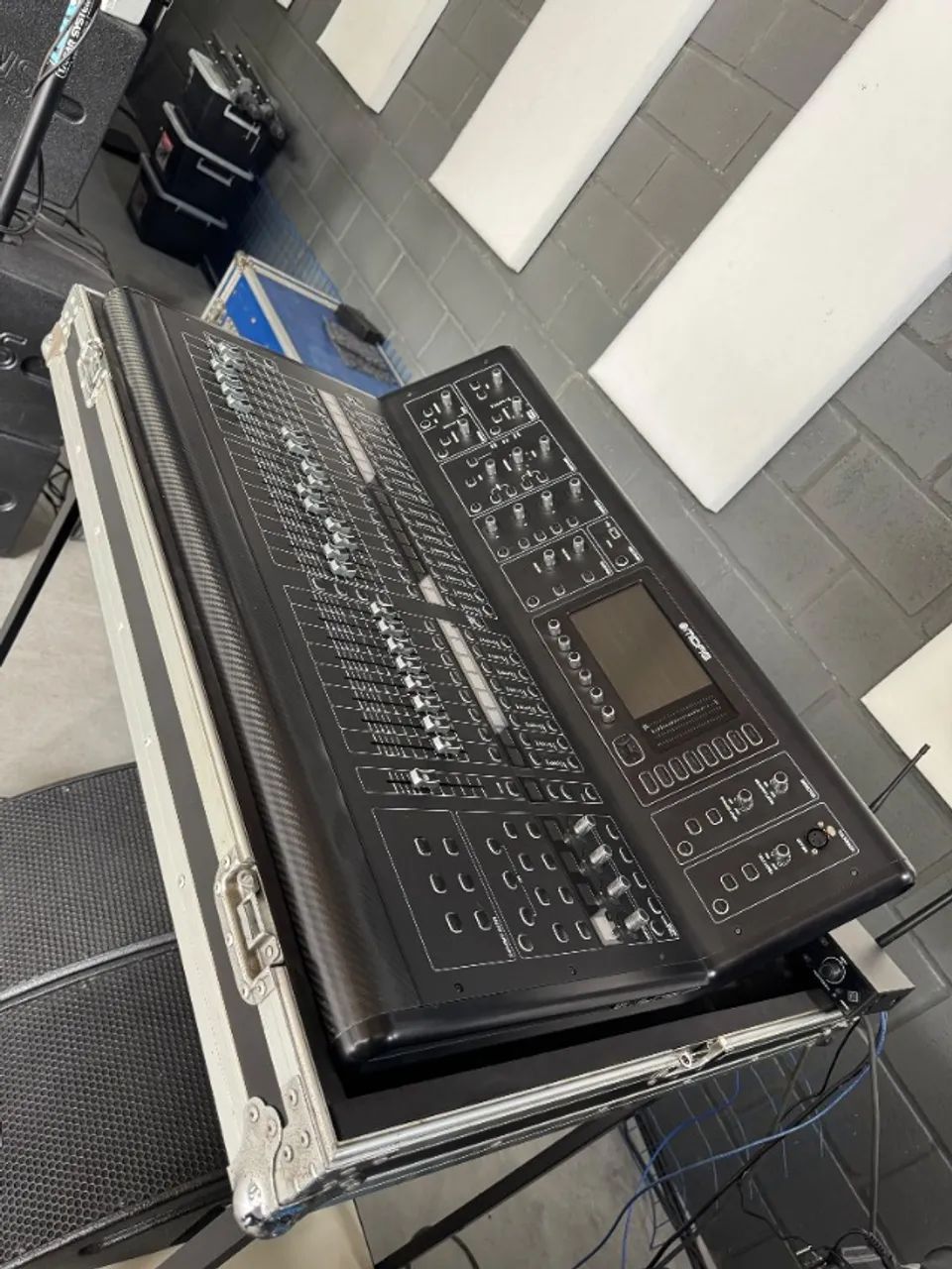 MESA DE SOM DIGITAL MIDAS M32 LIVE COM HARDCASE - IMPECÁVEL - Foto 2