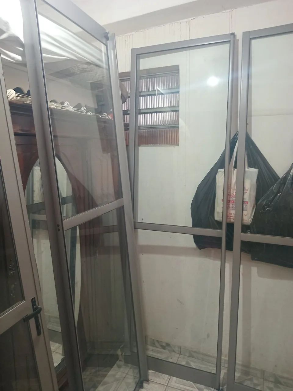 Porta de alumínio e Vidro de 8m  - Foto 3
