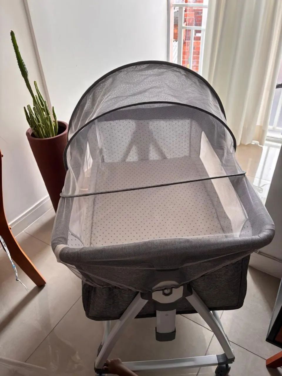 Mini Berço Completo com Mosquiteiro, Rodinhas, Trocador e Colchão - R$ 350 - Foto 5