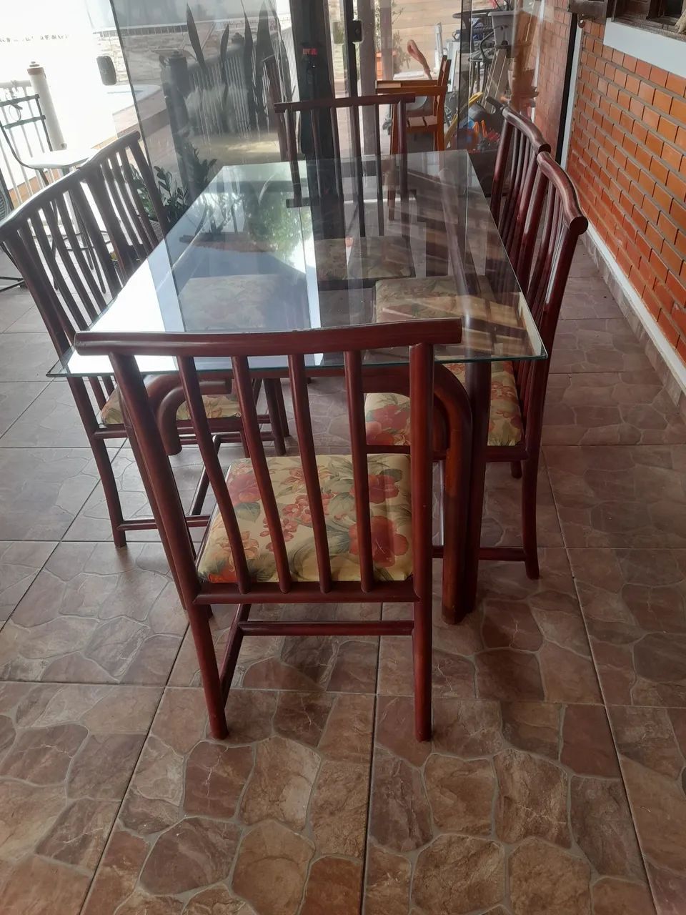 Mesa de jantar de vidro com 6 cadeiras - Foto 2