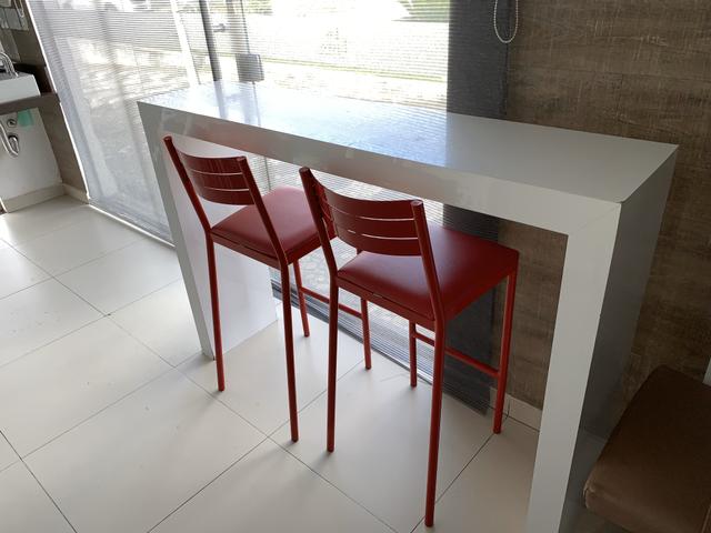 Conjunto de bancos altos e mesa - Foto 2