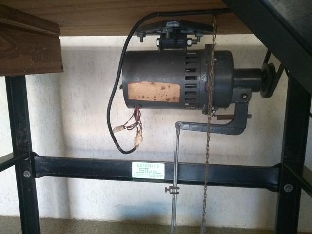 Vendo makina costura overlok perfeito estado de conservação e funcionamento - Foto 3