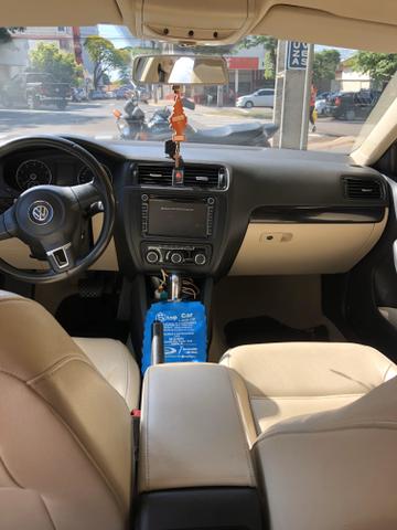Jetta 2.0 confortiline Branco interior caramelo teto automático tiptronic - Foto 5
