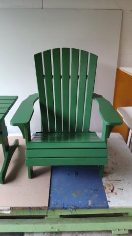 Conjunto de cadeira e mesa de centro