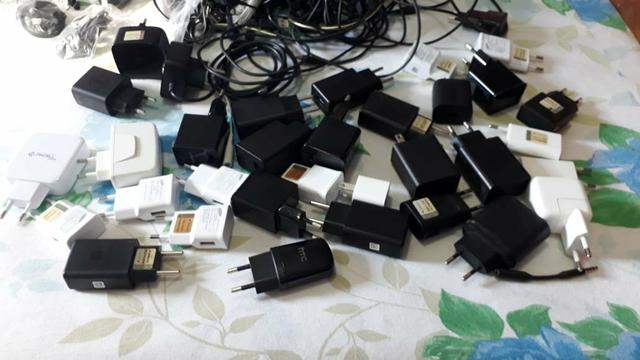 CARREGADORES TURBO e FONES DE OUVIDO todos originais