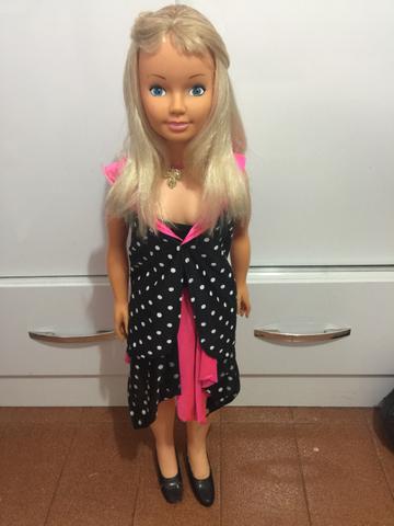 Boneca barbara