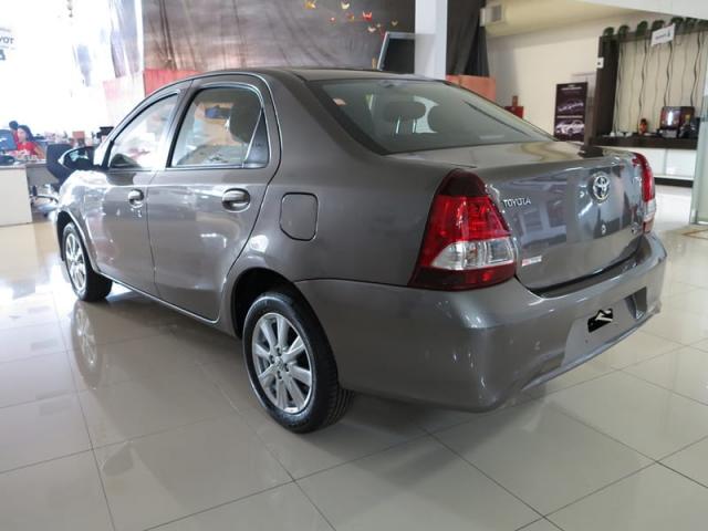 TOYOTA ETIOS SEDAN X PLUS 15 MT 19/20 - Foto 4