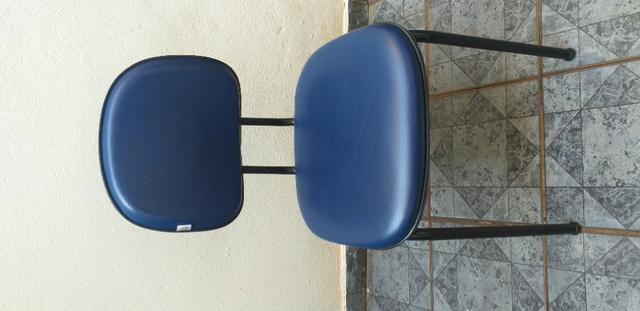 Cadeira Executiva Fixa no Courvin Azul