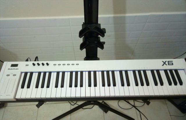 Controlador midiplus x6