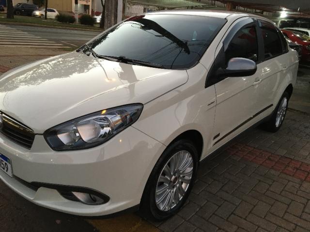 Fiat Grand Siena 1.6 Essence Sublime Dualogic 4P - Foto 2