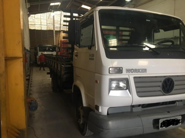 .VENDO CAMINHÃO VW 8-120