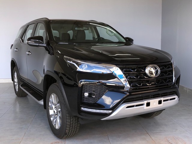 TOYOTA HILUX SW4 SRX 2.8 PRETO