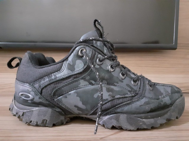 Botinha Oakley Camuflada - Roupas e calçados - Ceilândia Norte (Ceilândia),  Brasília 1013437607 | OLX