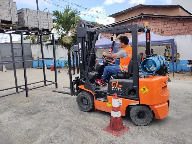Curso para operador de empilhadeira na prática - Foto 4