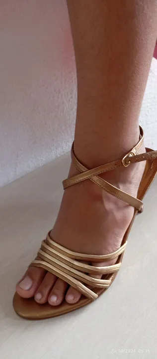 Sandália Arezzo N 35 dourada