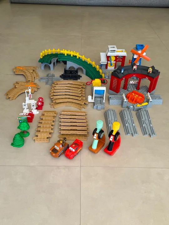 Brinquedo Fisher Price Geotrax (Trêm montável)