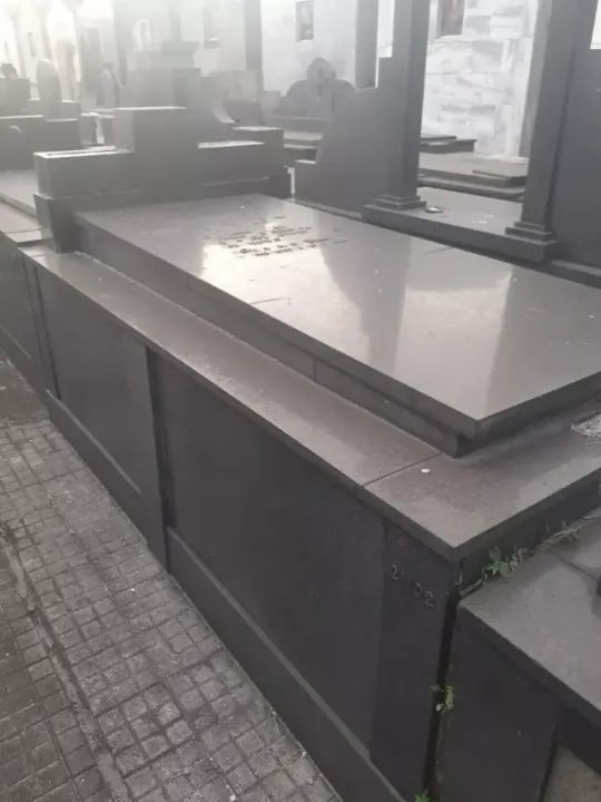 Jazigo Perpetuo de Granito