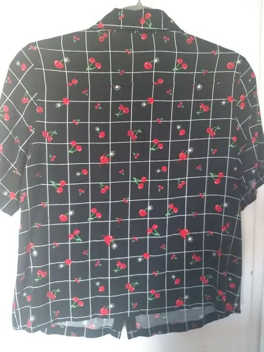 Blusa preta com cerejinhas   - Foto 3