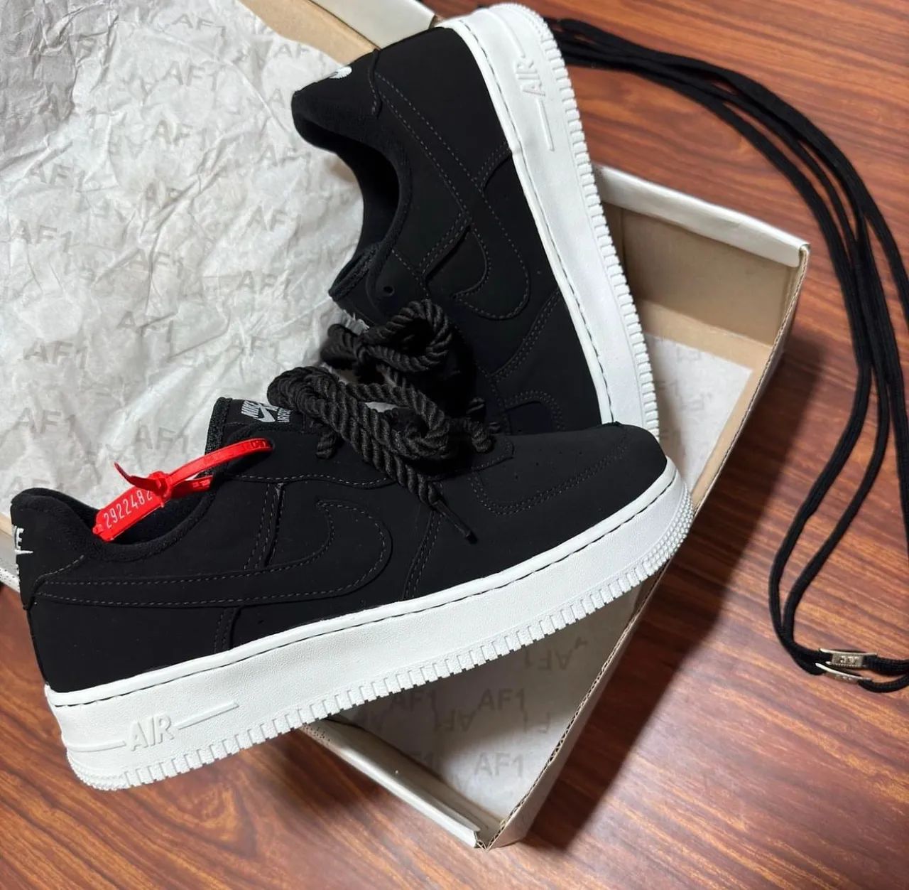 Tênis Nike Air Force 1 Preto - Foto 2