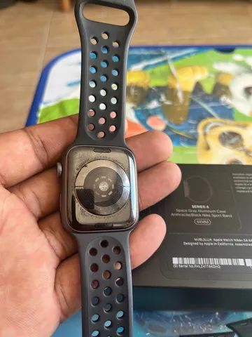 Apple watch series 4 nike best sale 44mm gps