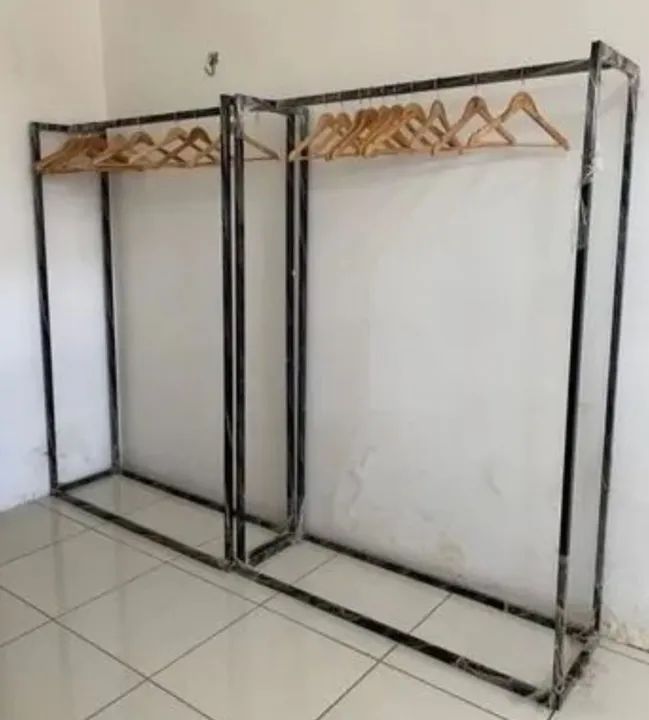 Arara em Metalon 