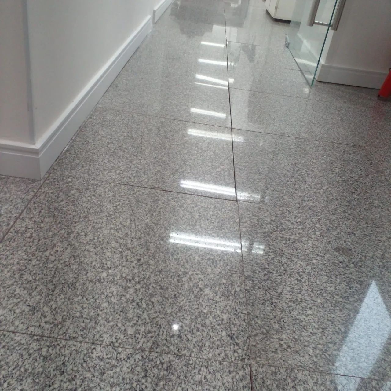 compra e venda de piso elevado em granito e aço em ótimo estado!