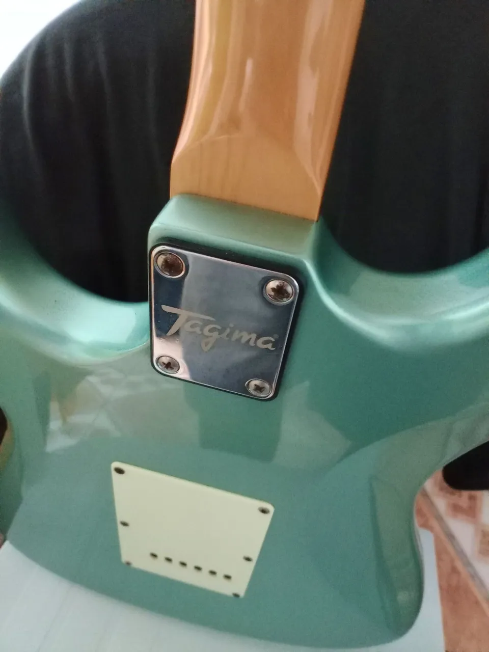 Guitarra Tagima vendo ou troco por pedais