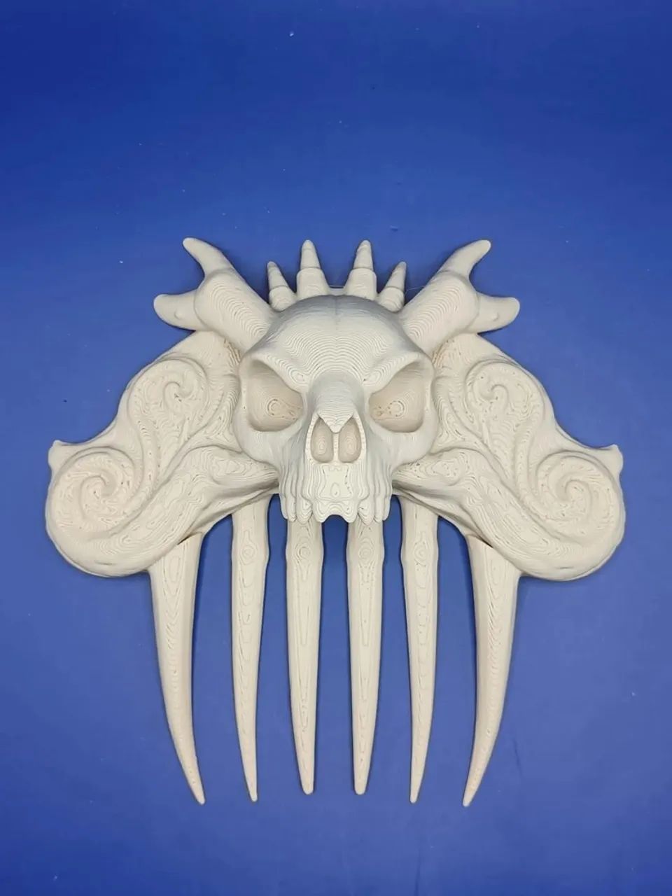 Pente de cabelo com design de crânio e chifres - Foto 4