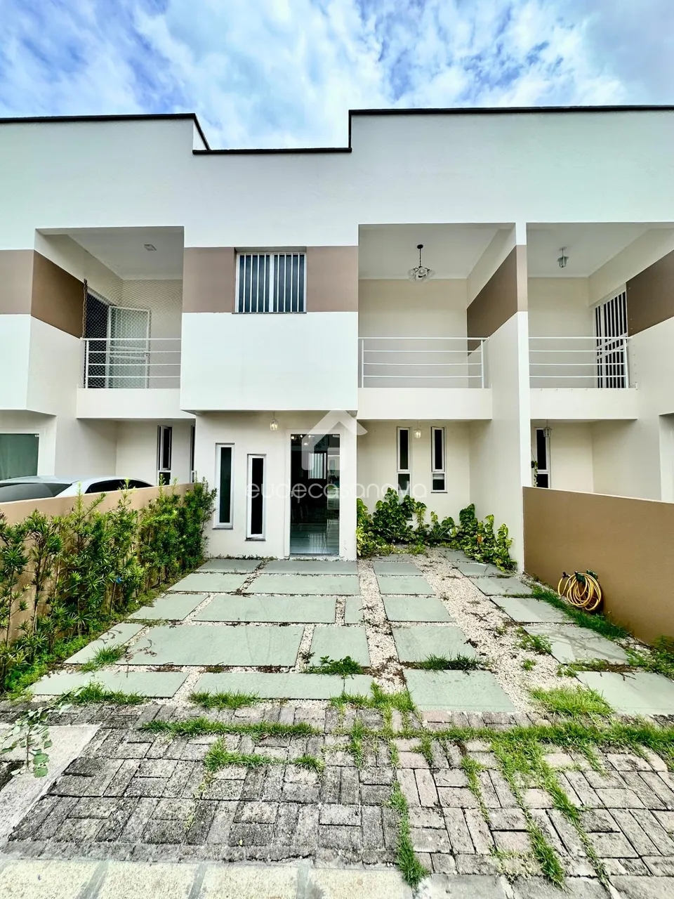 Casa nova Duplex, 2 suítes, Cond. Fechado
