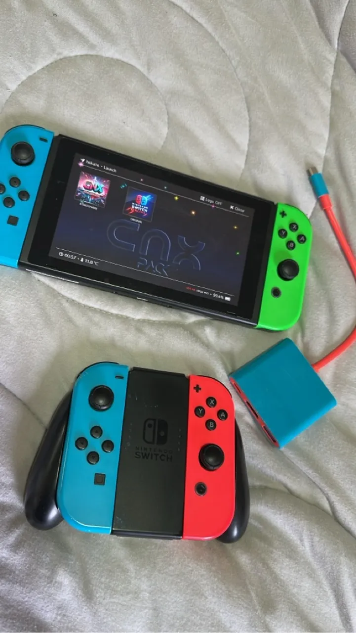 Nintendo Switch - Azul e Verde e vermelho