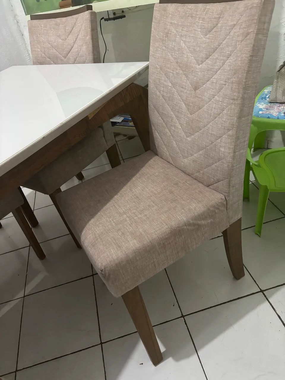 Mesa com 6 cadeiras 64960485397122123