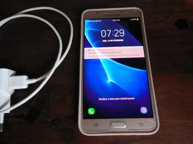 Samsung Galaxy J7 Metal Dourado - Pequeno Defeito Tela