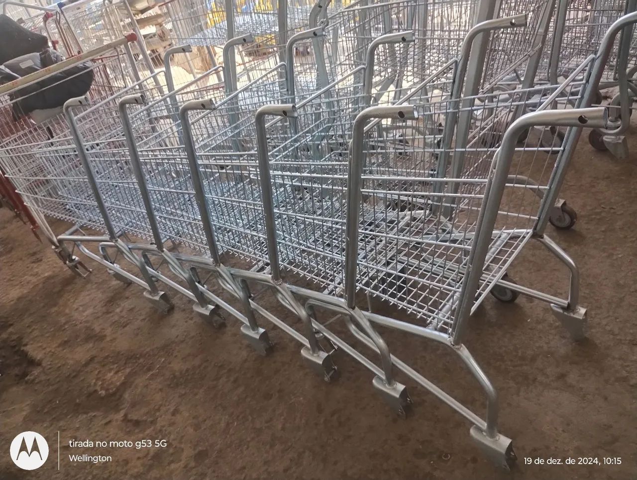 Carrinhos de compras em ótimo estado