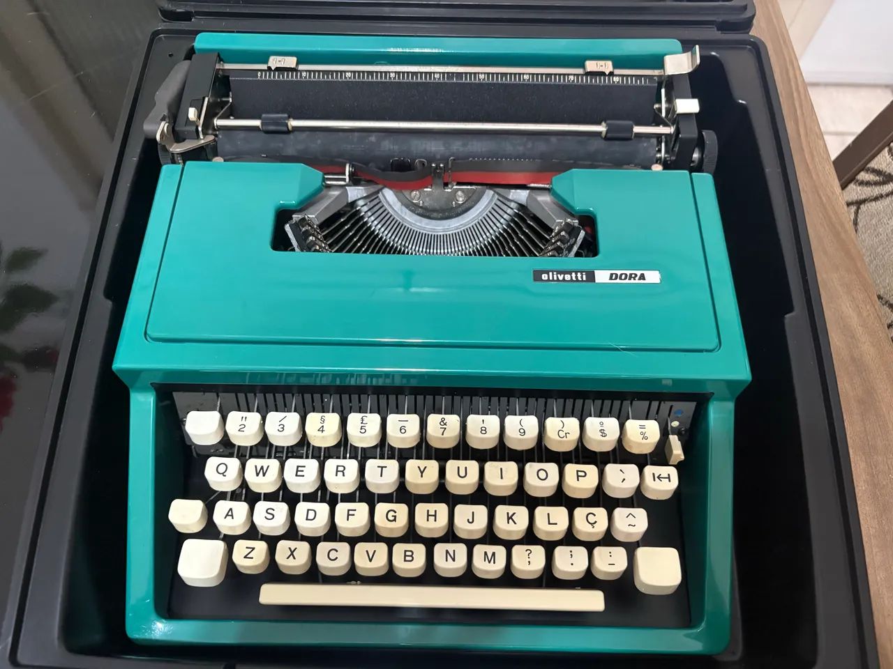 Máquina de datilografia Olivetti Dora