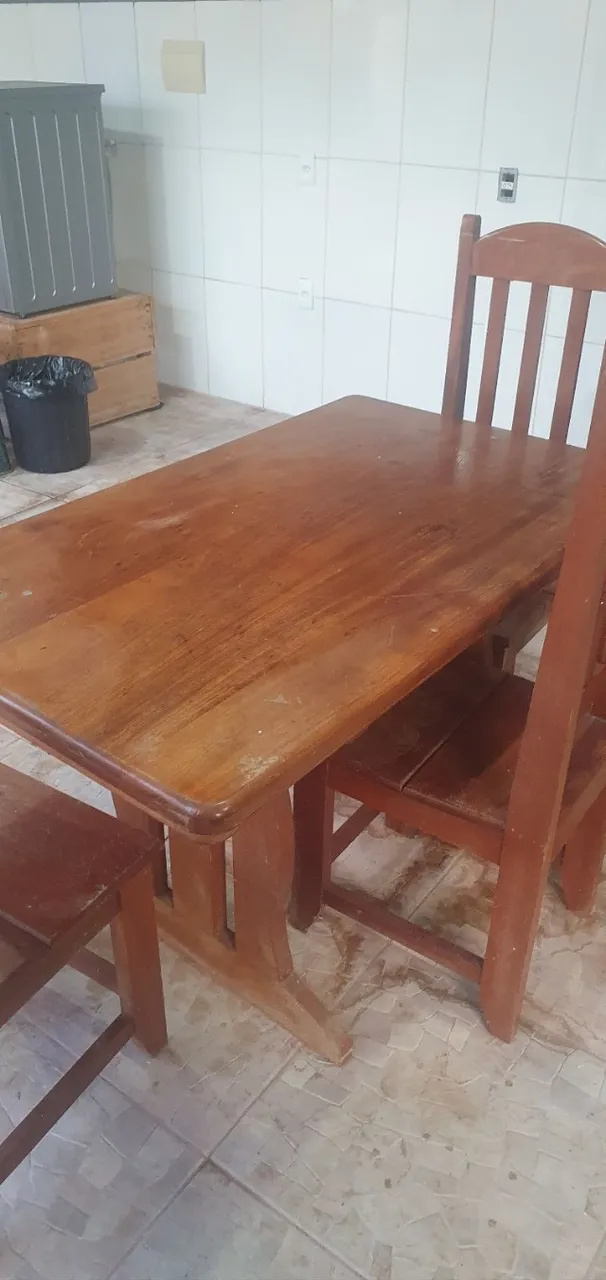 mesa de jantar com 4 cadeiras