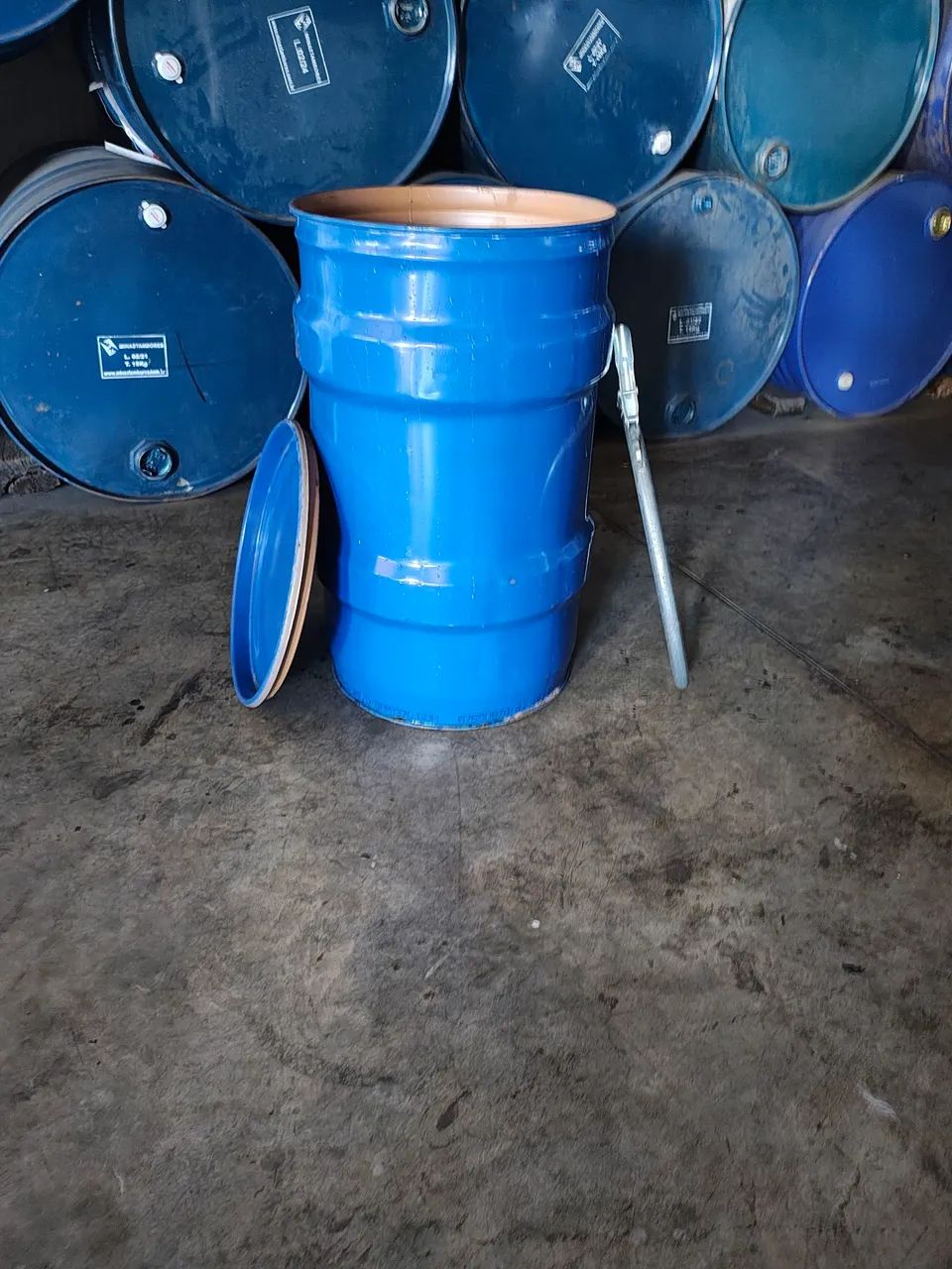 Tambor de ferro de 50 litros com tampa e aro  - Foto 3
