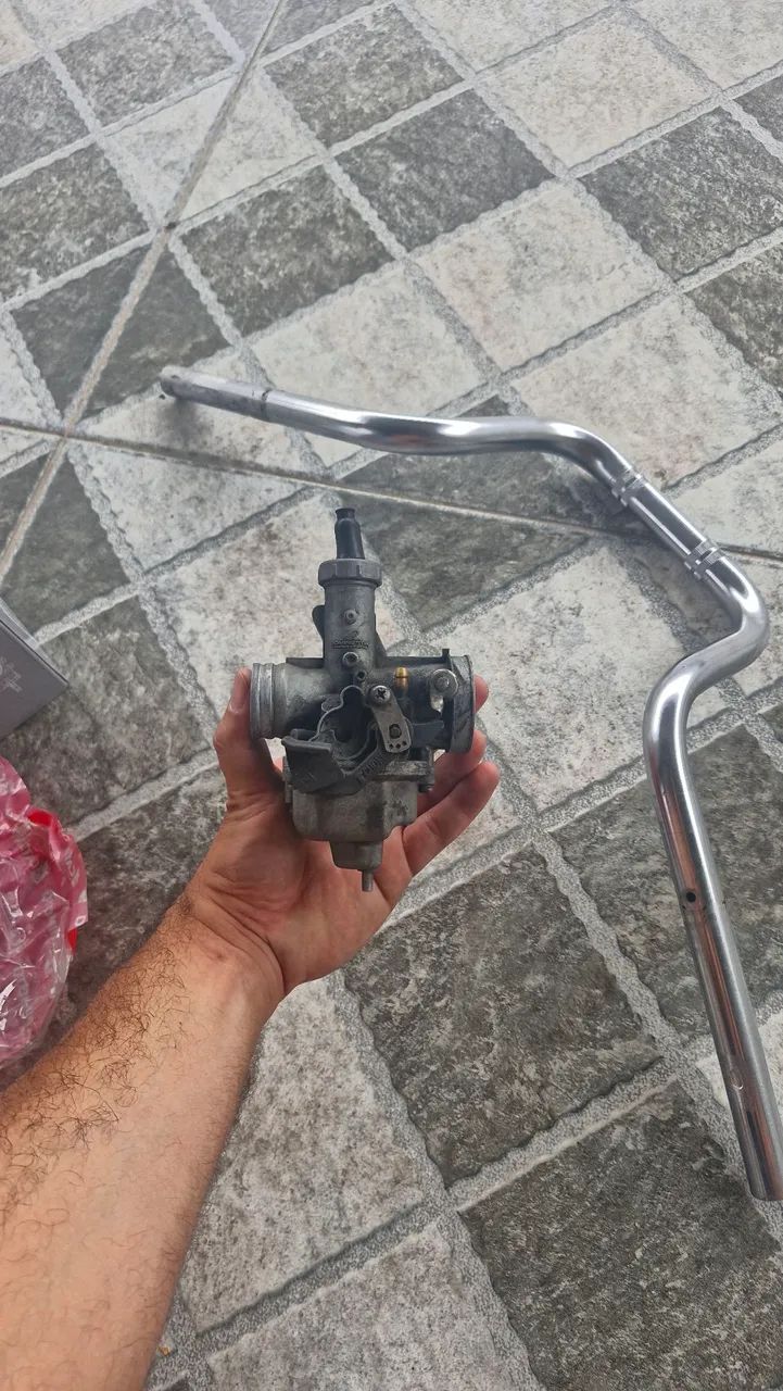 Carburador de moto 150 e um guidao - Foto 2