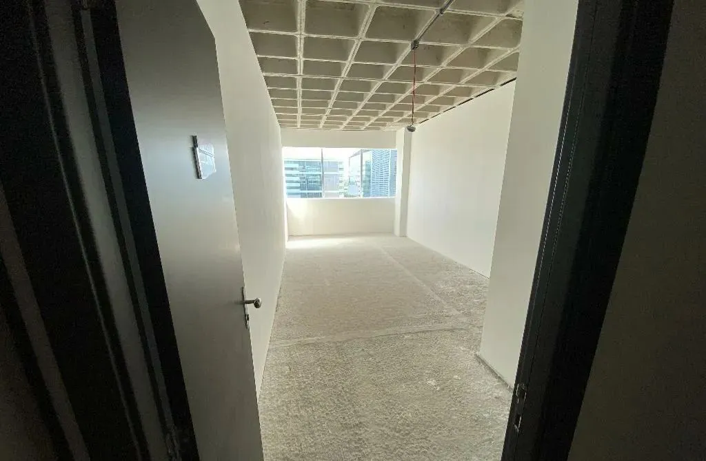Sala comercial à venda no Empresarial Novo Mundo, no Paiva.
