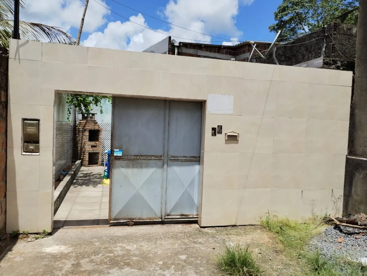Vende-se Casa Enorme