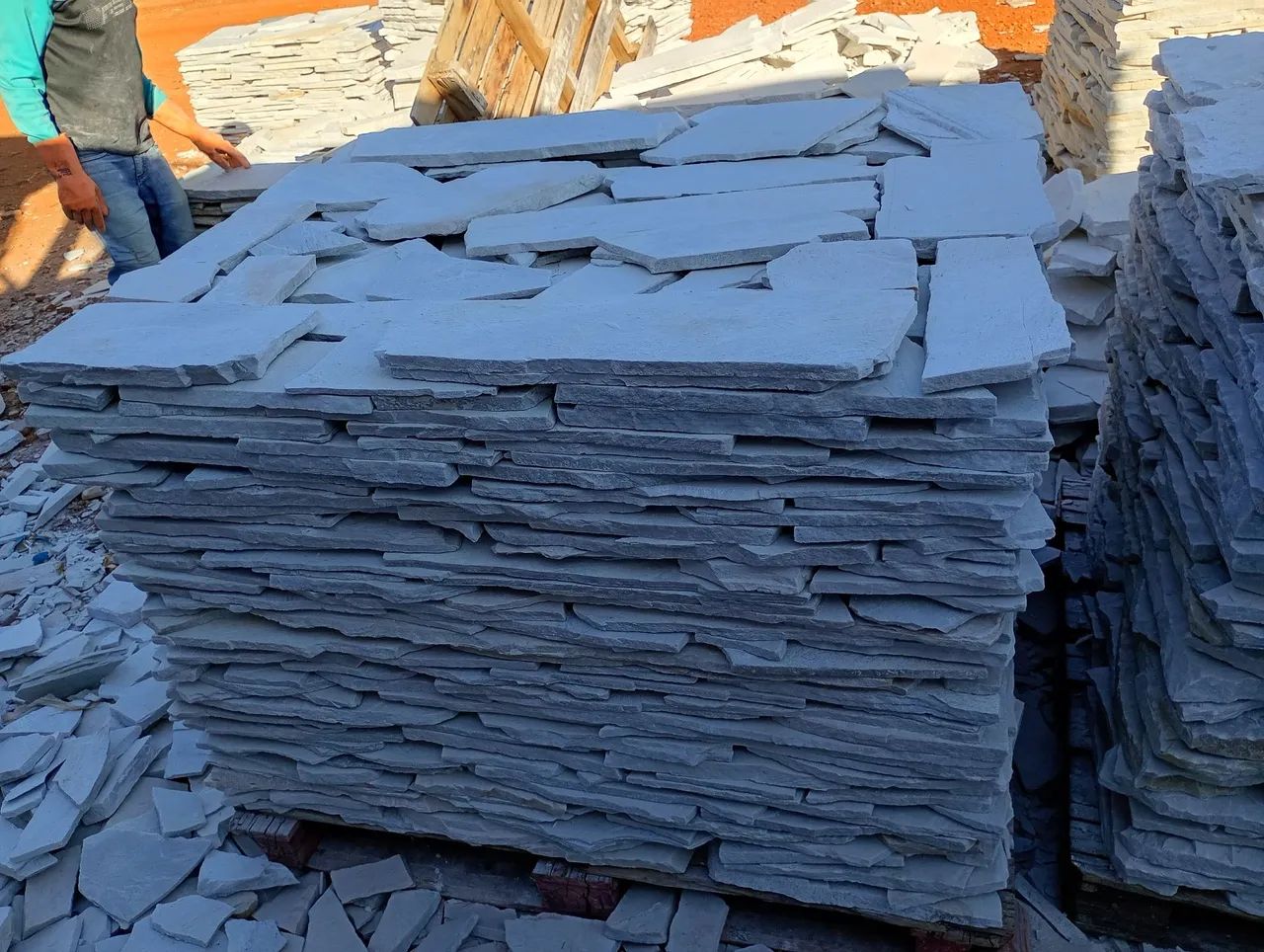 Cacos de pedras são Tomé 