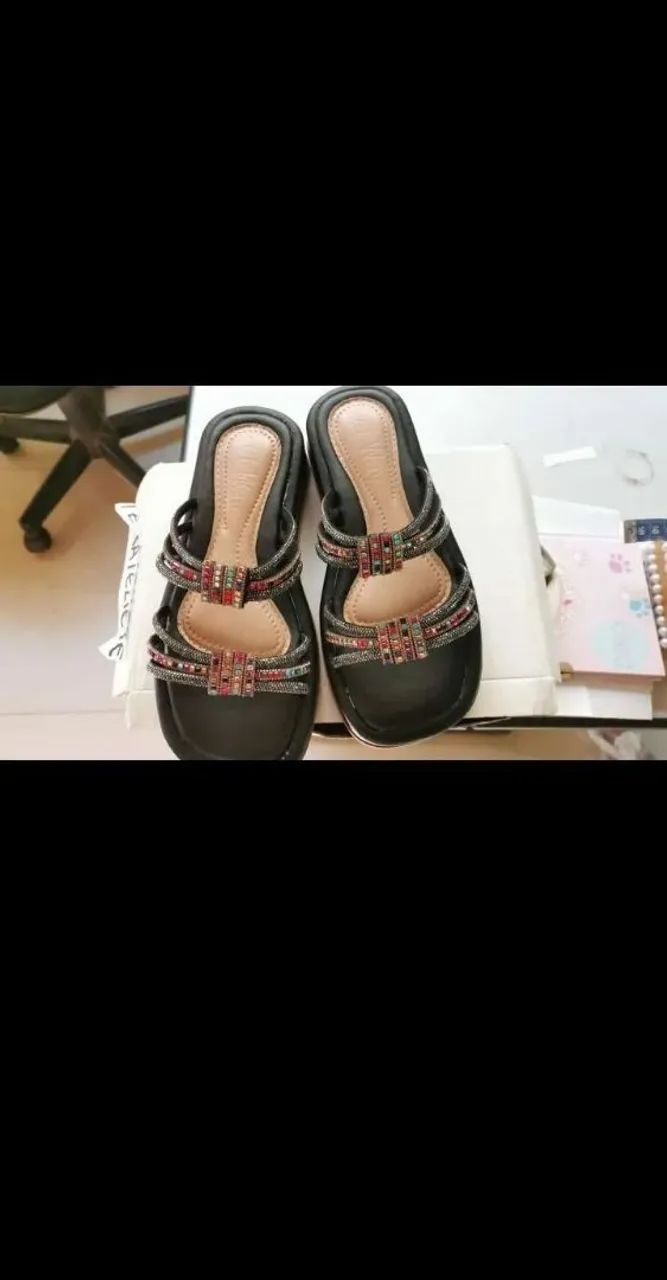 Papete  Preta com Pedrarias Nova na caixa Tam 35/36 faço entrega 